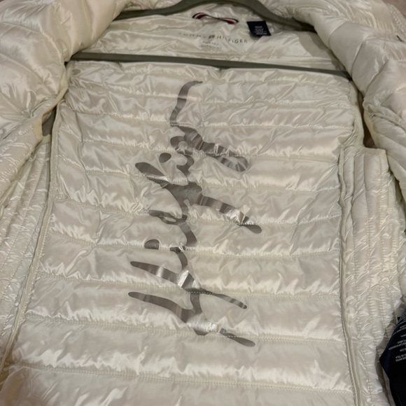 Tommy Hilfiger Ladies Medium Lightweight Ivory Pearl Puffer Vest - Picture 5 of 11